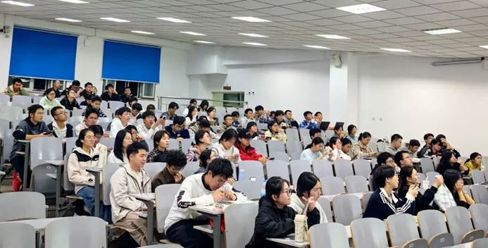 会议室里的人们AI 生成的内容可能不正确。